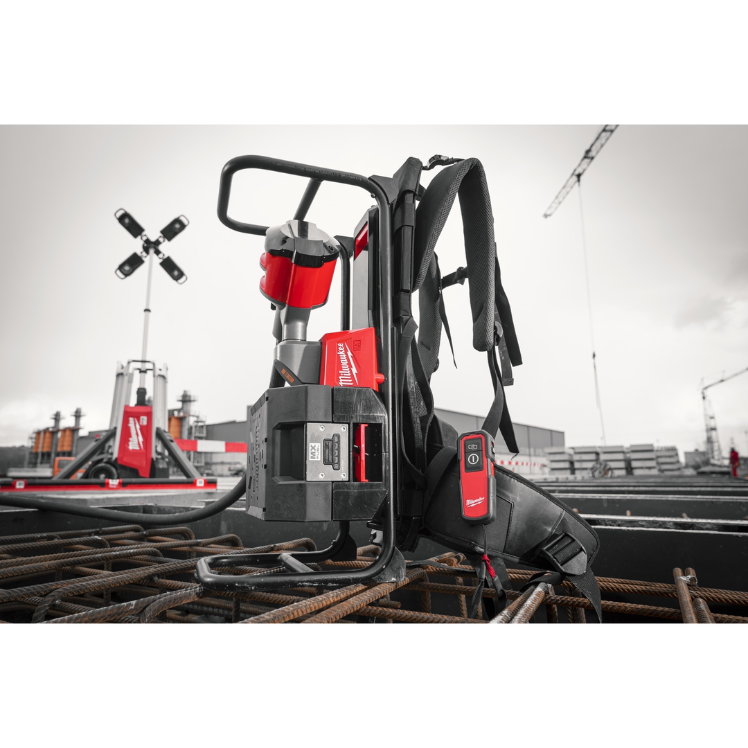 MILWAUKEE Akku-Rucksack-Betonverdichter MXFCV BP-0